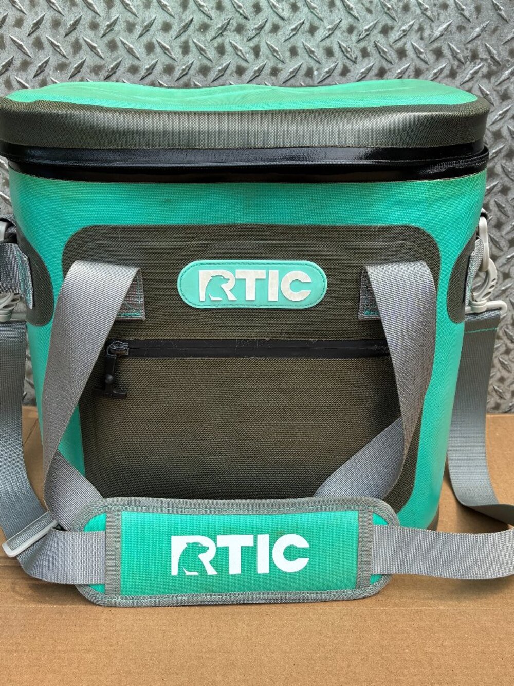 RTIC 20 Can Soft Pack Cooler Seafoam Green Insulated Waterproof Broken Zipper